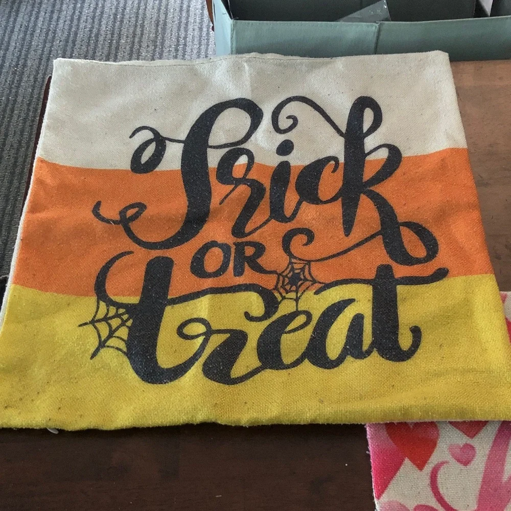 🍄 Seasonal Decorative Throw Pillow Covers - Trick orTreat & Love Hearts